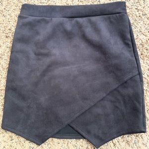 Black envelope suede skirt. Size small.